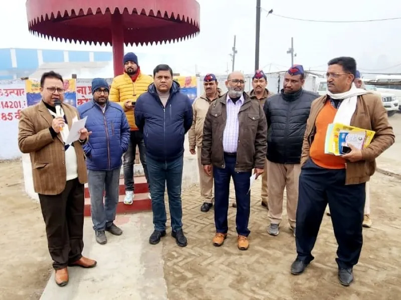 अयोध्या: दुर्घटनाओं को रोकने के लिए किसानों को किया गया जागरूक