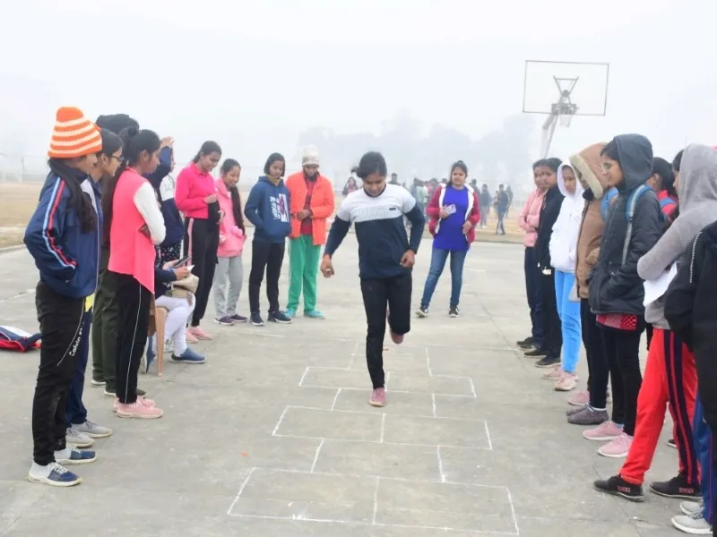 अयोध्या: कृषि विश्वविद्यालय के दूसरे दिन भी खेलकूद प्रतियोगिता जारी, गोला फेंक में गोल्डी व आयुष बनें चैंपियन