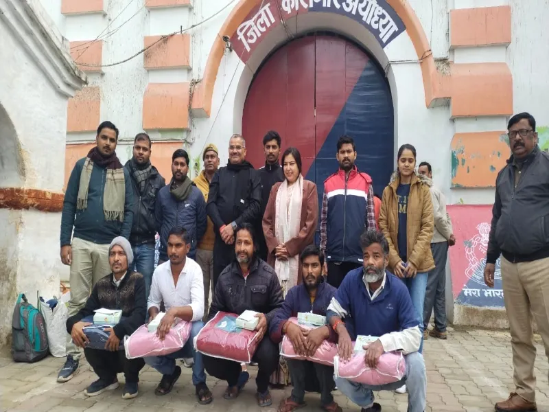 अयोध्या: जुर्माना न जमा कर पाने वाले पांच बंदियों के लिए डॉ. नीलम बनीं सहारा