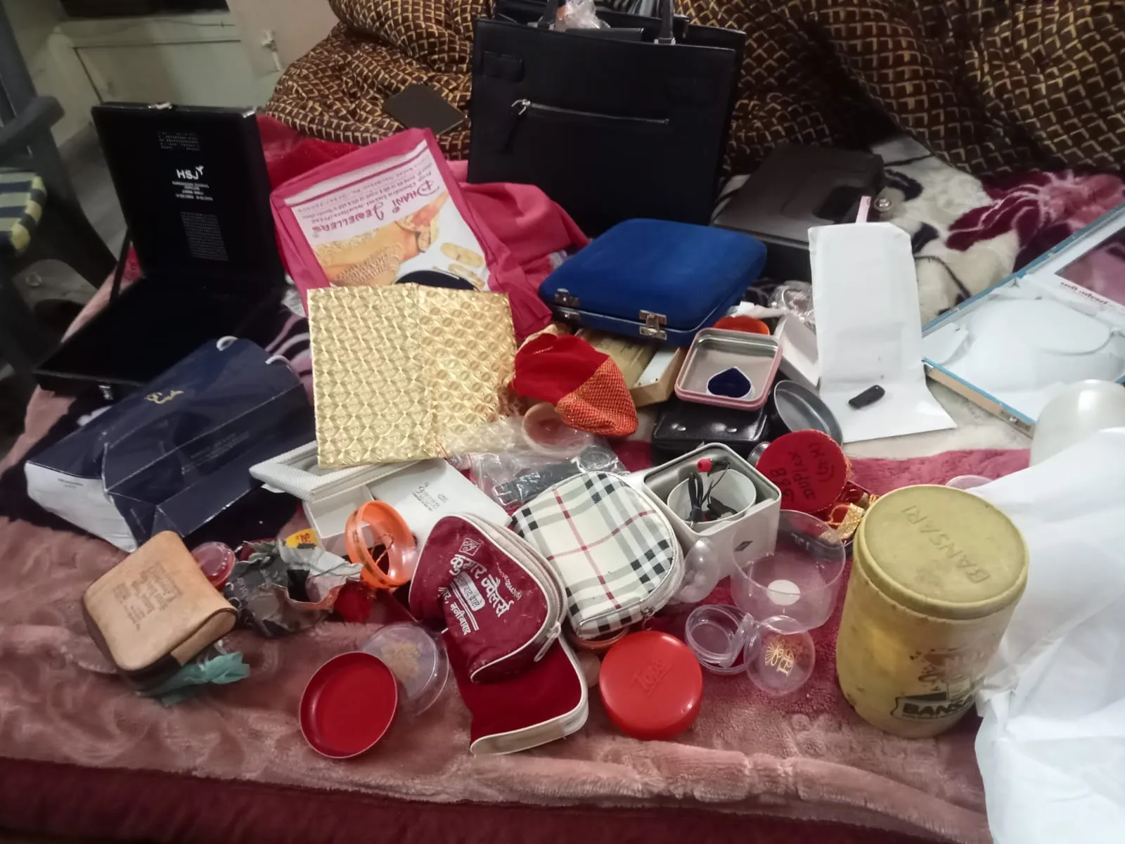 बरेली: द्वारकेश चीनी मिल के GM के आवास से लाखों की चोरी, CCTV की केबिल काटकर वारदात को दिया अंजाम