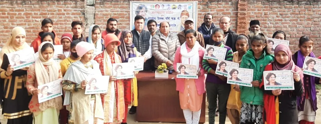 पीलीभीत: प्रियंका गांधी के जन्मदिन पर महिला सशक्तिकरण पर दिया जोर, 20 महिलाएं सम्मानित 