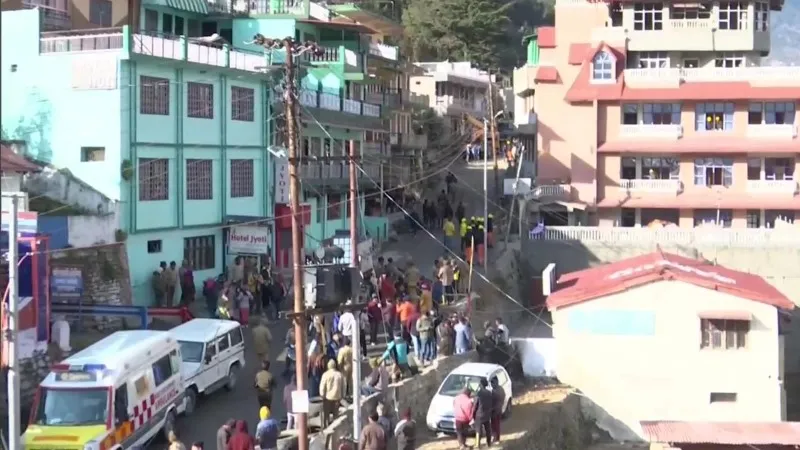 जोशीमठ : होटल गिराने के लिए भारी मशीन का इस्तेमाल नहीं होगा 