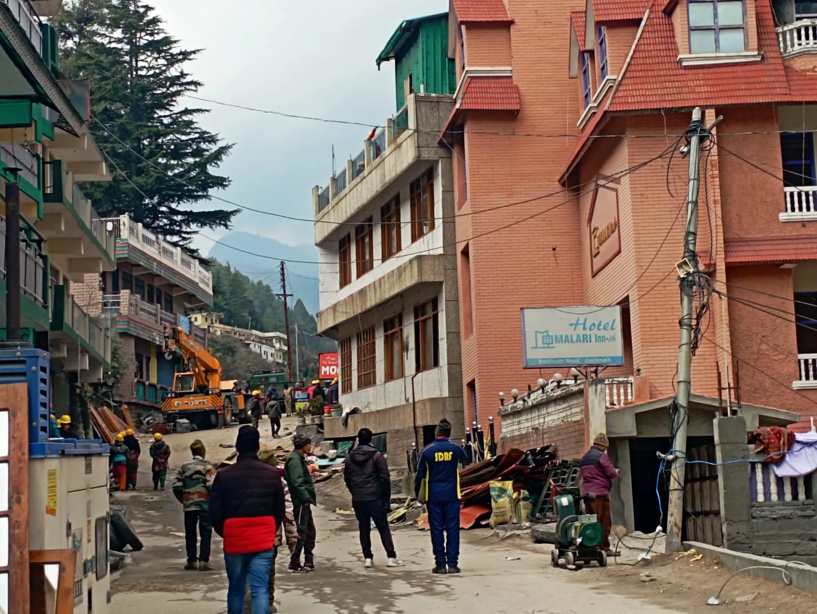 जोशीमठ बचाओ संघर्ष समिति का आंदोलन जारी, कई लोगों ने दिया समर्थन