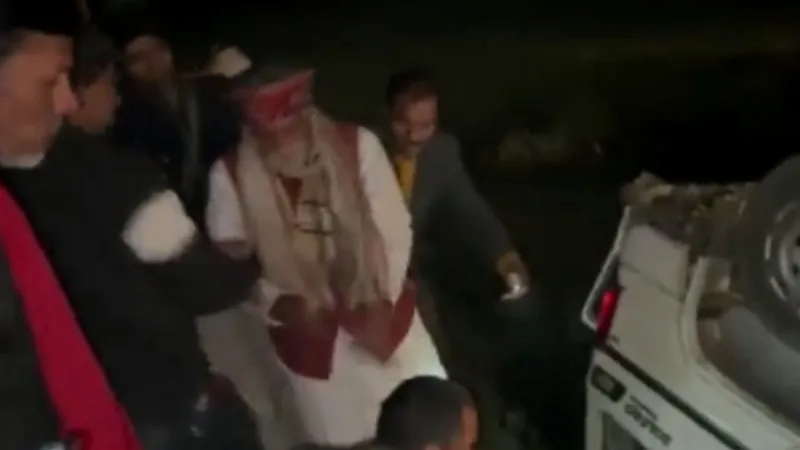 Video: केंद्रीय मंत्री अश्विनी चौबे के काफिले की गाड़ी पलटी, चार पुलिसकर्मी सहित पांच लोग जख्मी