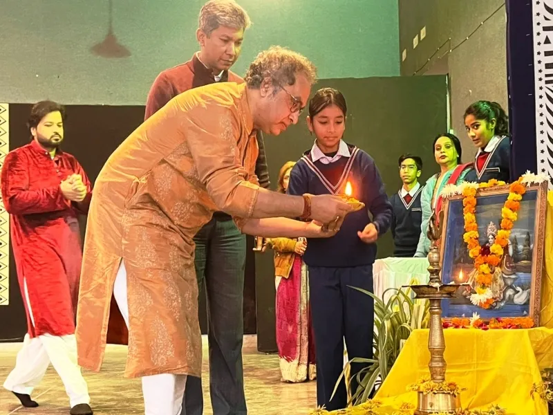 अयोध्या: सितार वादक से छात्रों ने जानीं सितार की बारीकियां