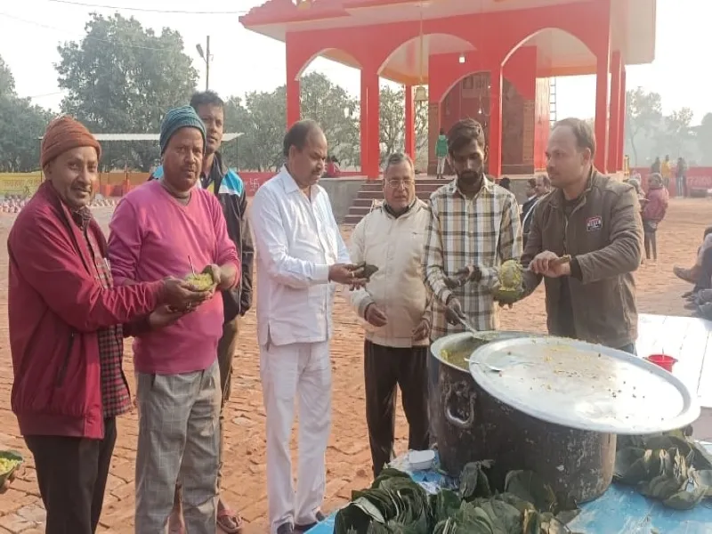 रायबरेली: मंदिर का जीर्णोद्धार के साथ हुआ भंडारा, हजारों ने छका प्रसाद