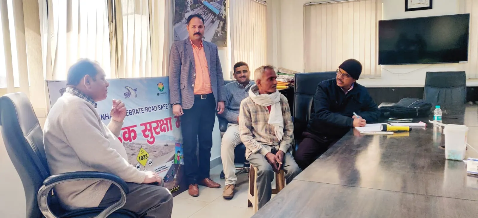 मेरठ: टोल प्लाजा पर लगाया नेत्र परीक्षण शिविर, कई वाहन चालकों की मिलीं आंखें कमजोर