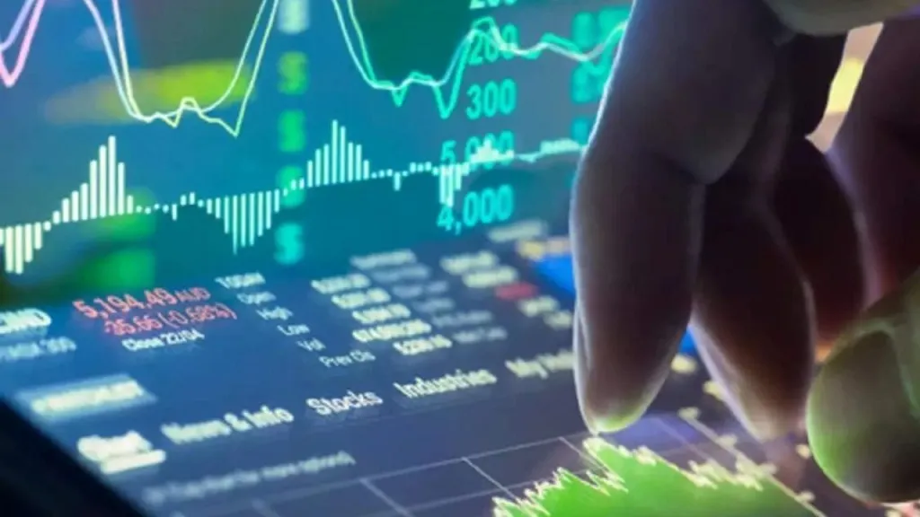 बिकवाली के दबाव में शेयर बाजार में कोहराम, जानिए सेंसेक्स-निफ्टी का हाल