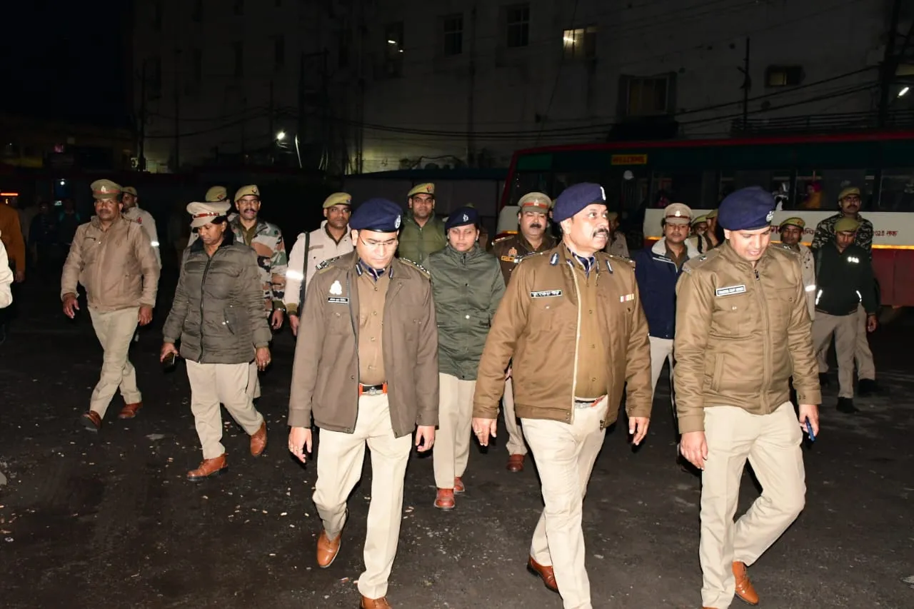 बरेली: गणतंत्र दिवस को लेकर जिले में हाई अलर्ट, डीआईजी ने किया फ्लैग मार्च