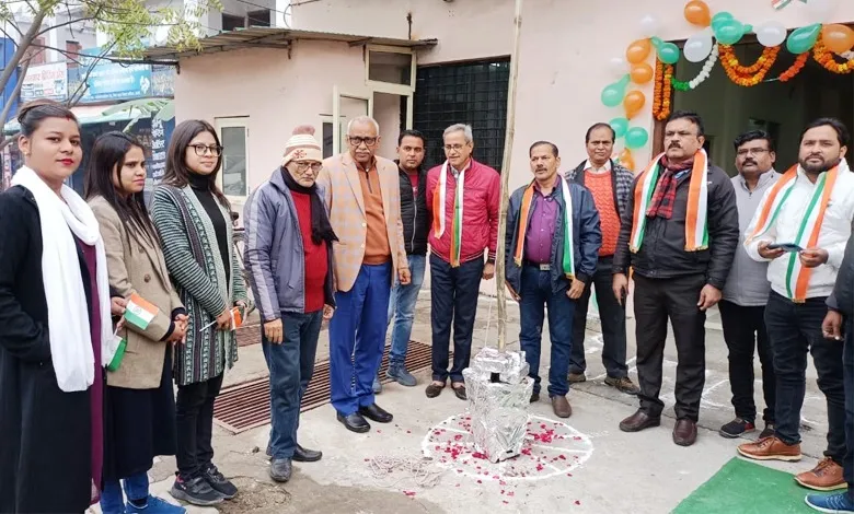 बरेली: अमृत विचार ऑफिस में धूमधाम से मनाया गया 74वां गणतंत्र दिवस