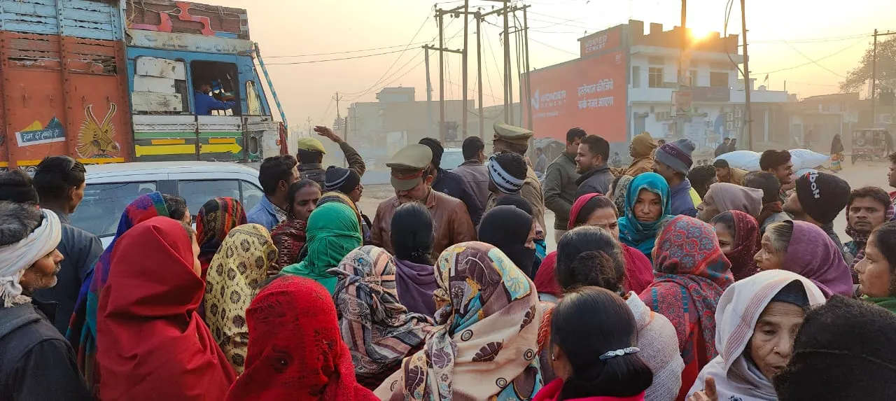 पीलीभीत: पानी सप्लाई ठप हुई तो फूटा महिलाएं का गुस्सा, हाइवे पर डेरा डाला 