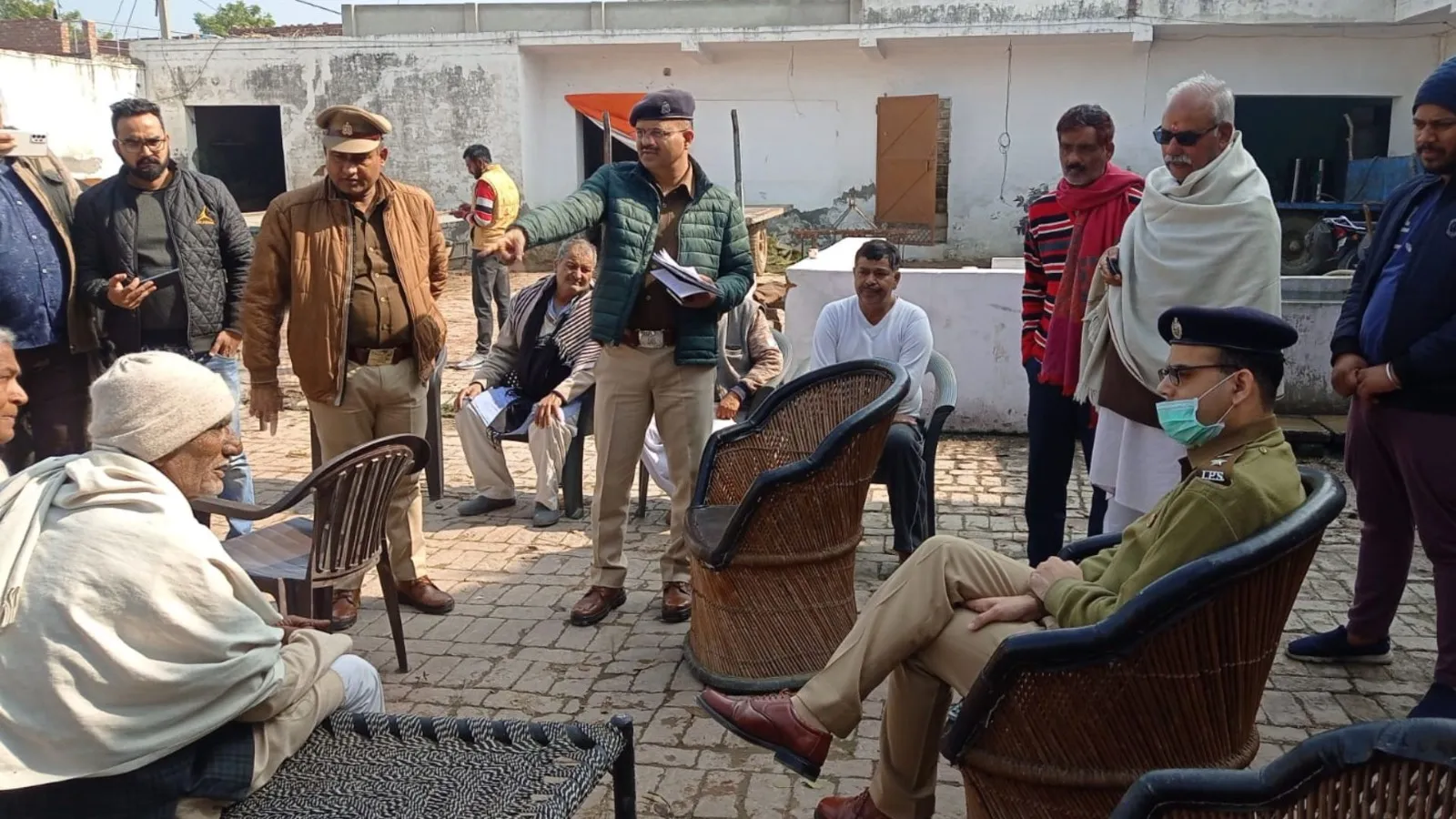 मेरठ: BJP MLC के गांव में डकैती, परिवार को हथियार के बल पर बंधक बनाकर लाखों की लूट