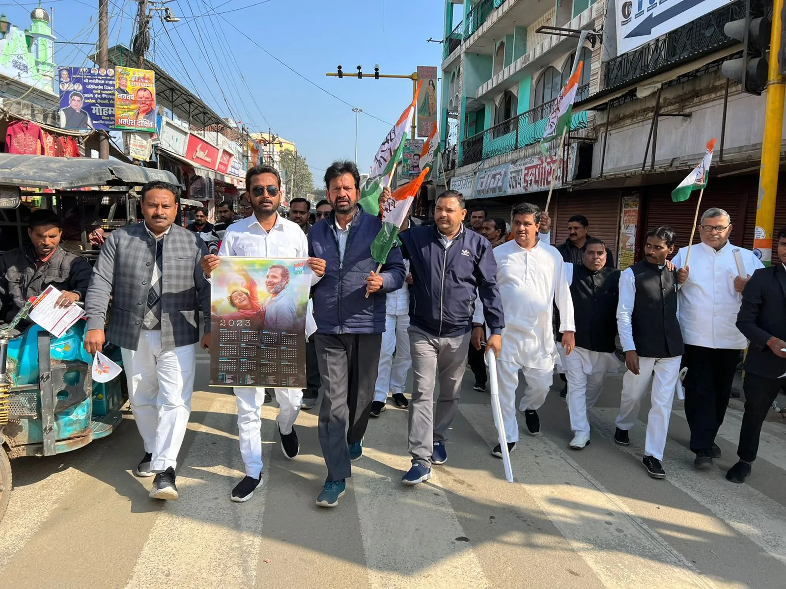 शाहजहांपुर: कांग्रेसियों ने बनाई हाथ से हाथ जोड़ो अभियान की रूपरेखा, बांटे पर्चे