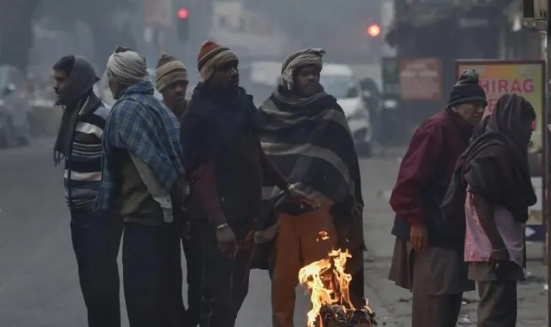 कश्मीर में जानलेवा ठंड पारा शून्य के नीचे, दिल्ली में छाया घना कोहरा, सर्दी का सितम जारी 