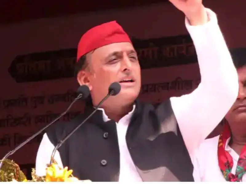  स्वामी प्रसाद मौर्य के विवादित बयान पर अखिलेश यादव ने तोड़ी चुप्पी, कहा- हम सभी धर्मों का करते हैं सम्मान