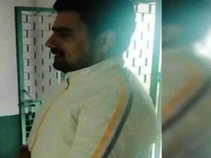  अलीगढ़ : सरकारी स्कूल में टीचर ने राष्ट्रगान गाने और भारत माता की जय बोलने से किया इंकार