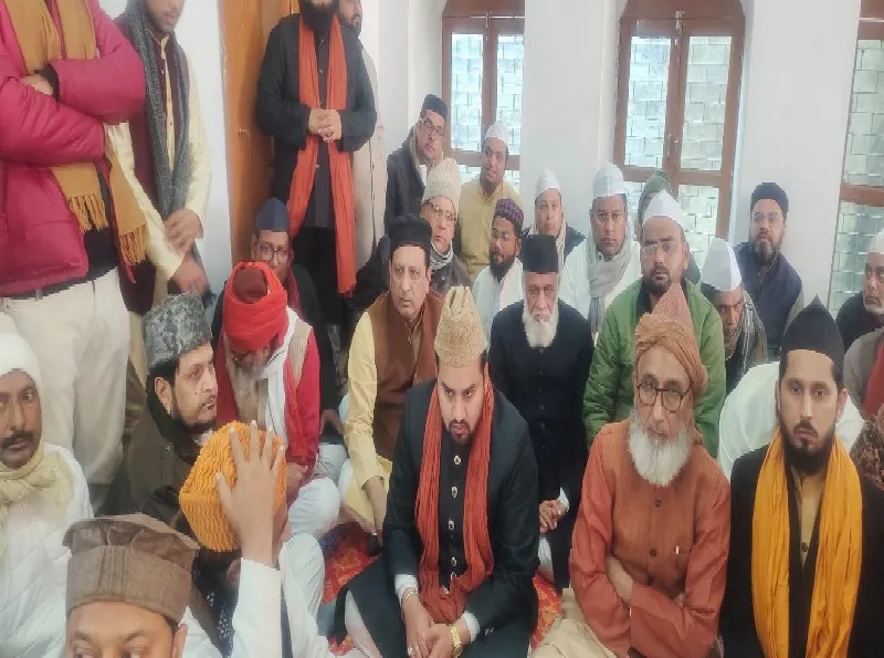 अयोध्या : मखदूम साहब के सालाना उर्स में जुटे जायरीन, मांगी मन्नत