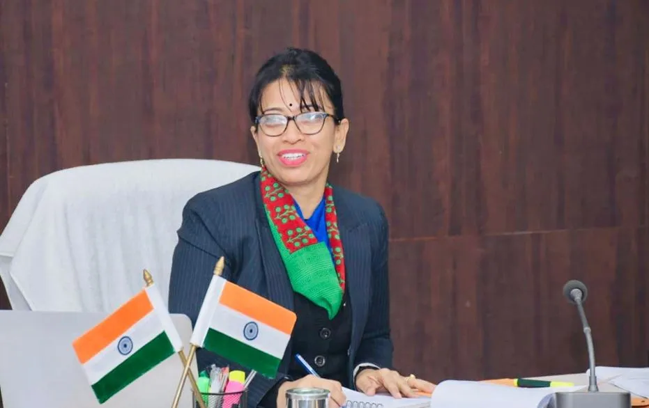 बरेली: 18 वर्ष के सभी छात्र और छात्राएं अपना नाम वोटर सूची में अवश्य जुड़वाएं- मंडलायुक्त