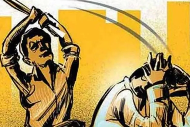 रामपुर: प्रधान पति ने शिक्षक को दौड़ा-दौड़ा कर लाठी-डंडों से पीटा