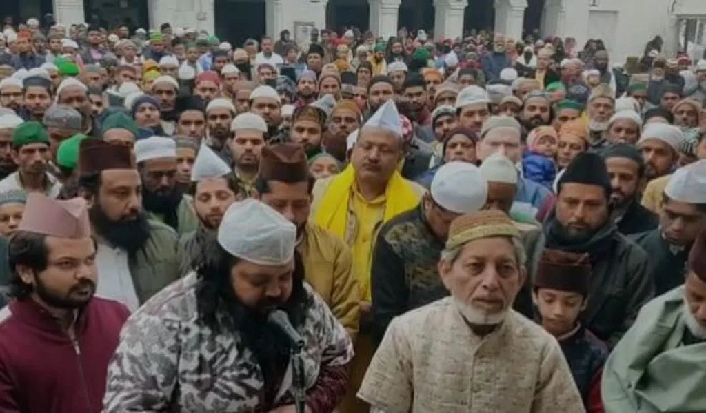 बरेली: खानकाह नियाजिया पर अदा हुई ख्वाजा गरीब नवाज के कुल शरीफ की रस्म, मुल्क में अमन और भाईचारे के लिए की गई दुआ