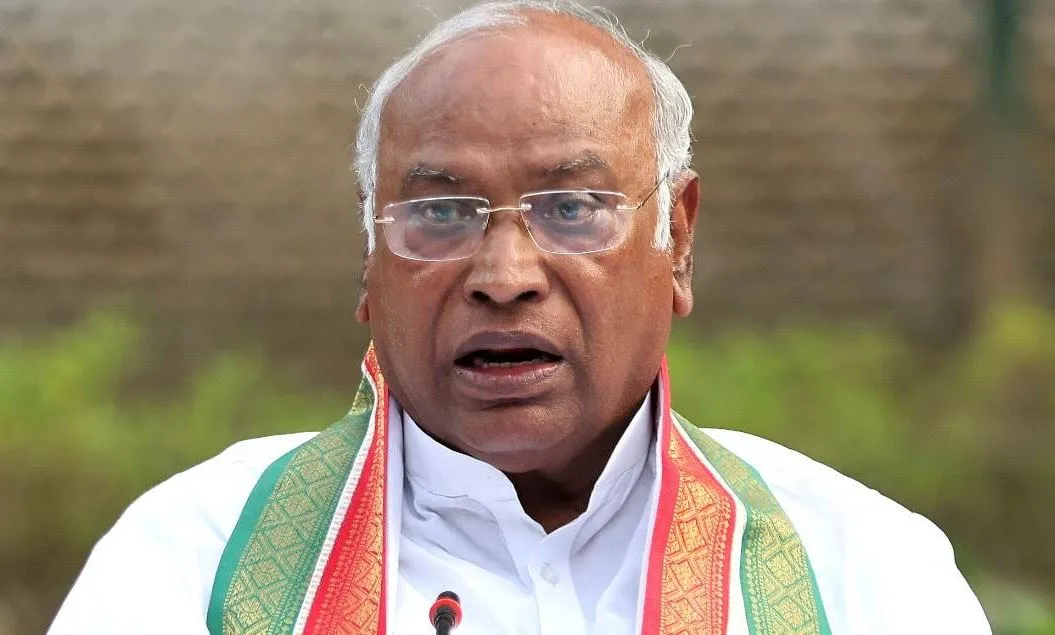 खड़गे का आरोप- केंद्र सरकार ने महिलाओं के खिलाफ अपराधों पर अंकुश लगाने के लिए ठोस कदम नहीं उठाया