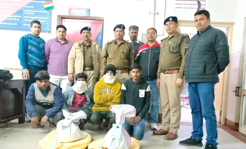 बरेली: रेल संपत्ति चुराने वाले तीन चोर और एक कबाड़ी गिरफ्तार