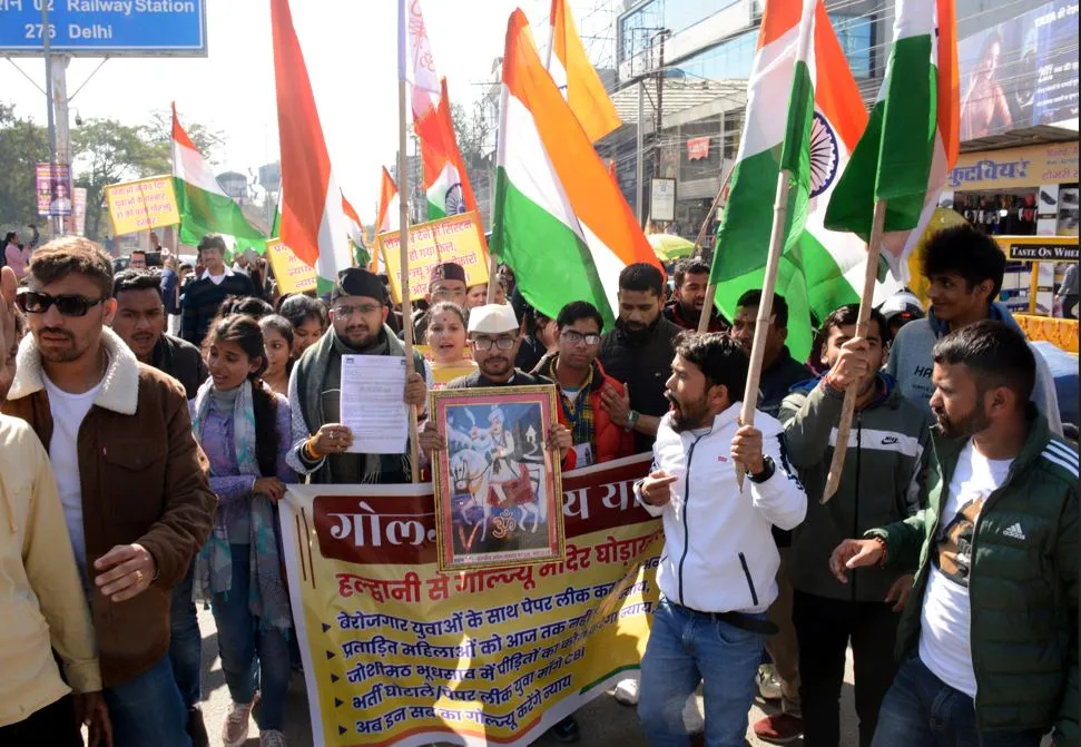 हल्द्वानीः आक्रोशित युवाओं ने निकाली न्याय यात्रा, गोल्ज्यू मंदिर में पहुंचकर लगाई अर्जी 