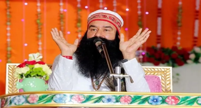 40 दिन की पैरोल पर जेल से बाहर आया गुरमीत राम रहीम, बलात्कार के जुर्म में काट रहा है सजा