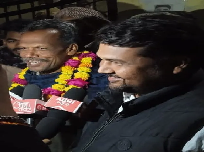 चित्रकूट : 15 साल बाद जेल से रिहा हुआ राधे, बोला- बहुत अच्छा लग रहा