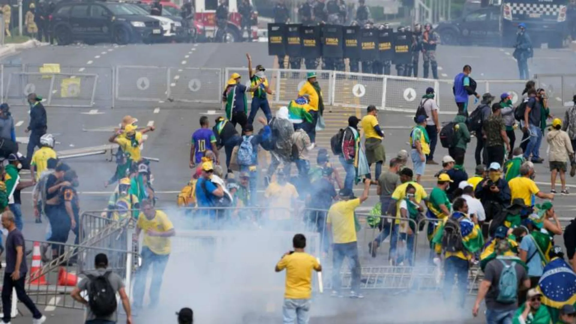 Brazil में Bolsonaro के Supporters ने Supreme Court और Presidential Palace पर बोला धावा 