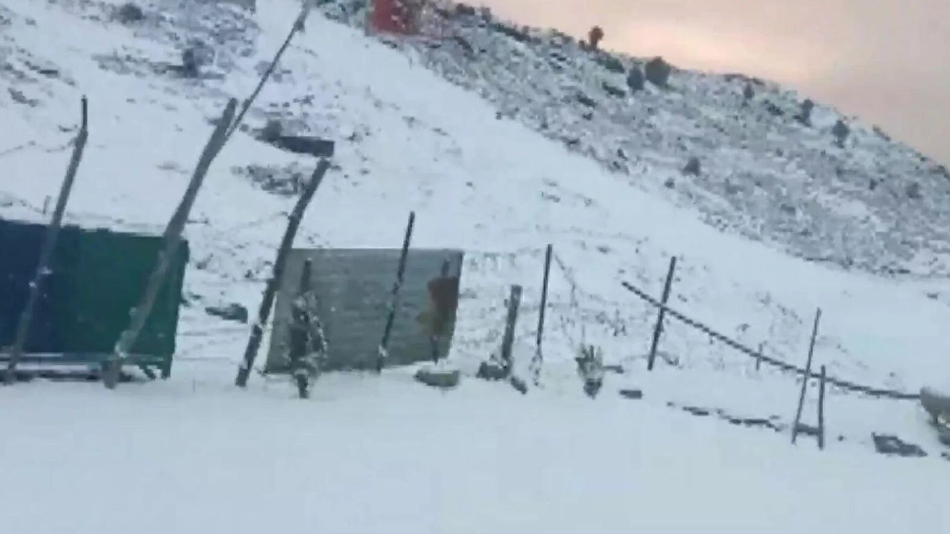 Uttarakhand : चमोली, बद्रीनाथ और औली में हिमपात, इराणी गांव में घर बर्फ से लकदक