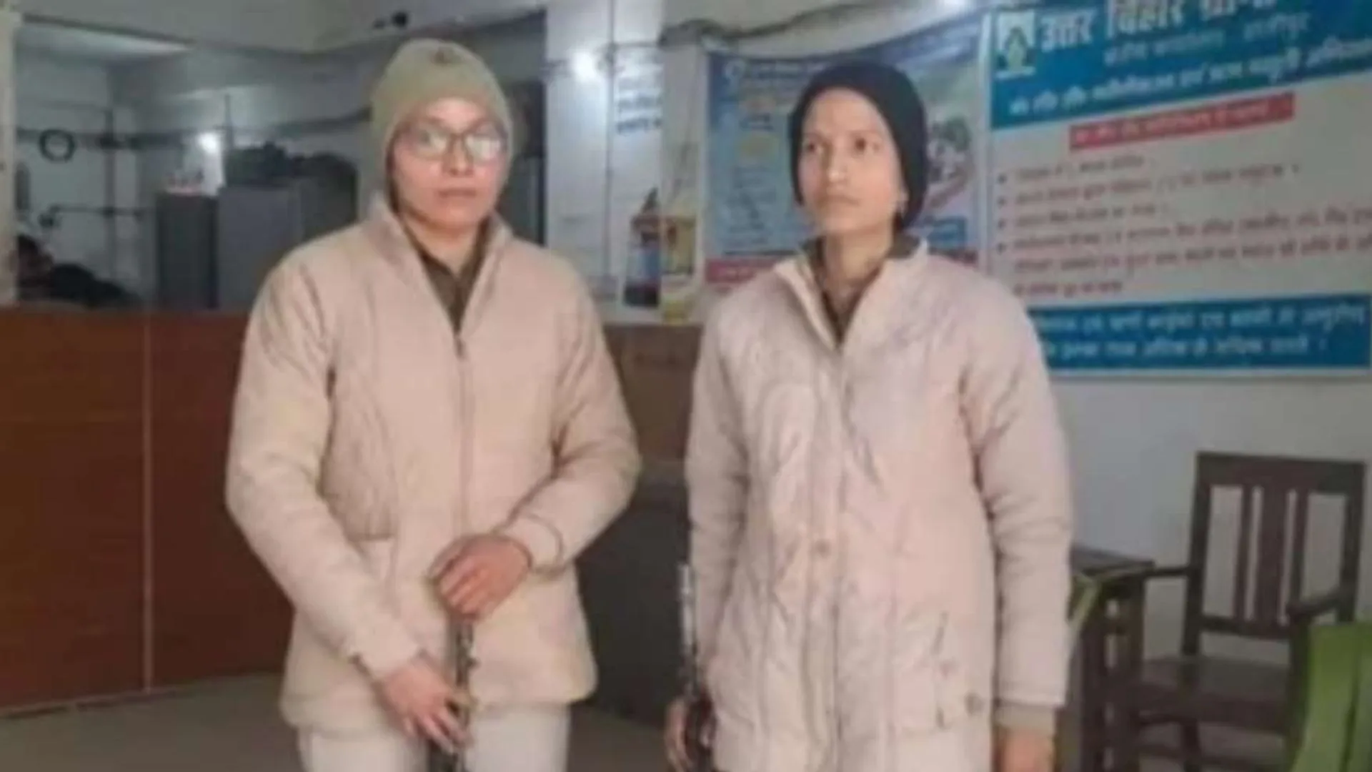Video : इन 2 महिला कांस्टेबल की जांबाजी को सलाम, लुटेरों को खदेड़ बैंक लूटने से बचाया