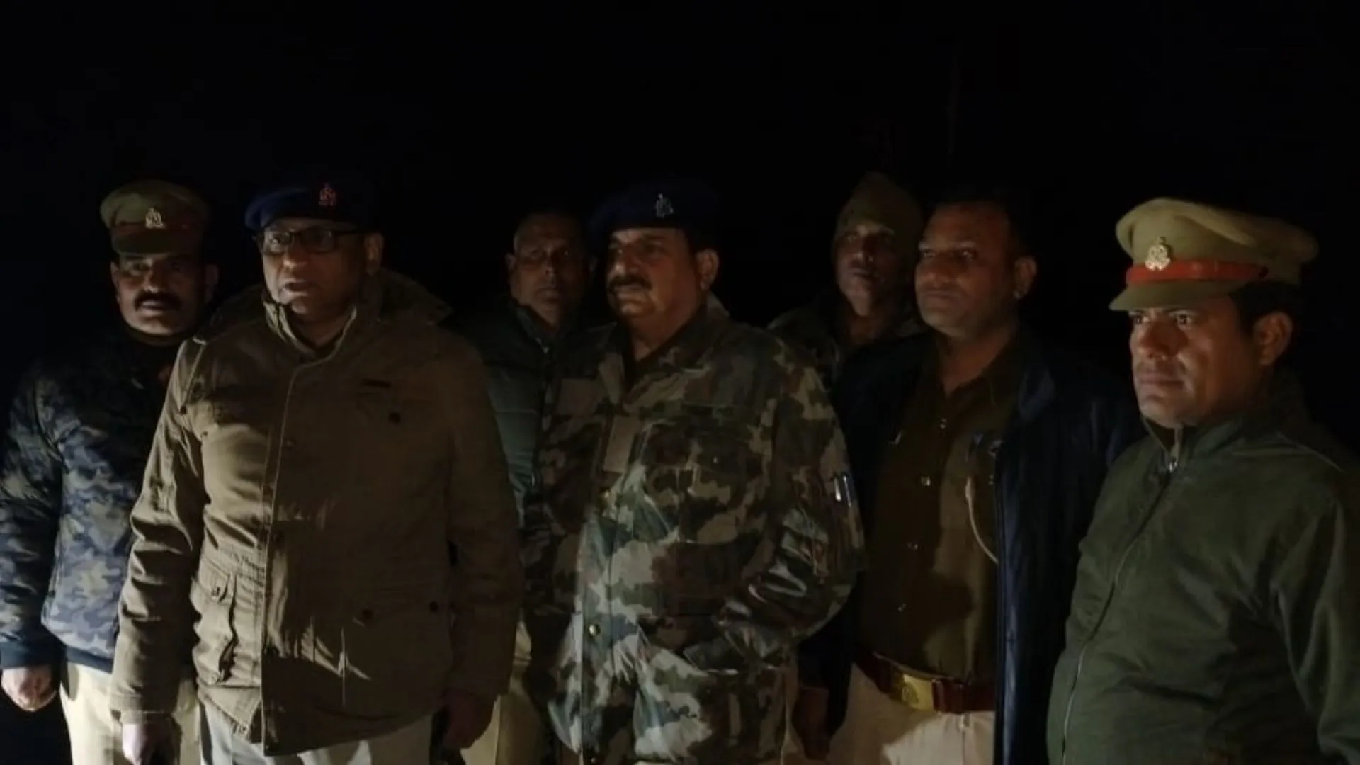 मथुरा : लूट का माल बरामद करने गई राया पुलिस पर बदमाश ने झोंका फायर, मुठभेड़ में गोली लगने से हुआ घायल