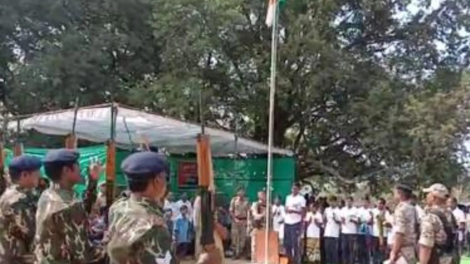 26 जनवरी, छत्तीसगढ़ :अति संवेदनशील इलाके के बच्चों और ग्रामीणों ने लिया ध्वजारोहण में हिस्सा