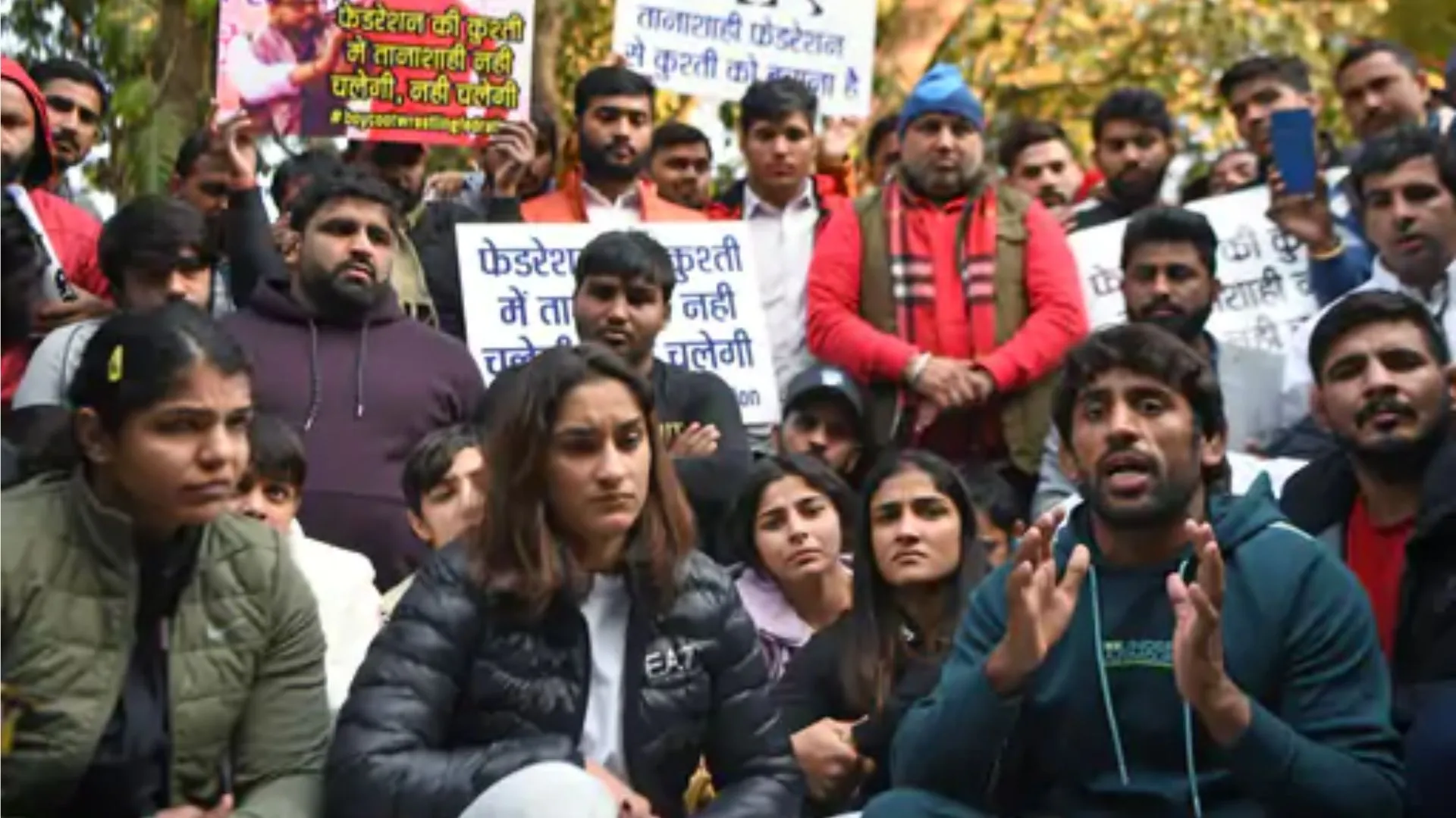 जंतर-मंतर पर पहलवानों के 'दंगल' का राउंड-2, सरकार की ओर से पहुंचीं बबीता, समाधान होने तक नहीं खेलेंगें पहलवान