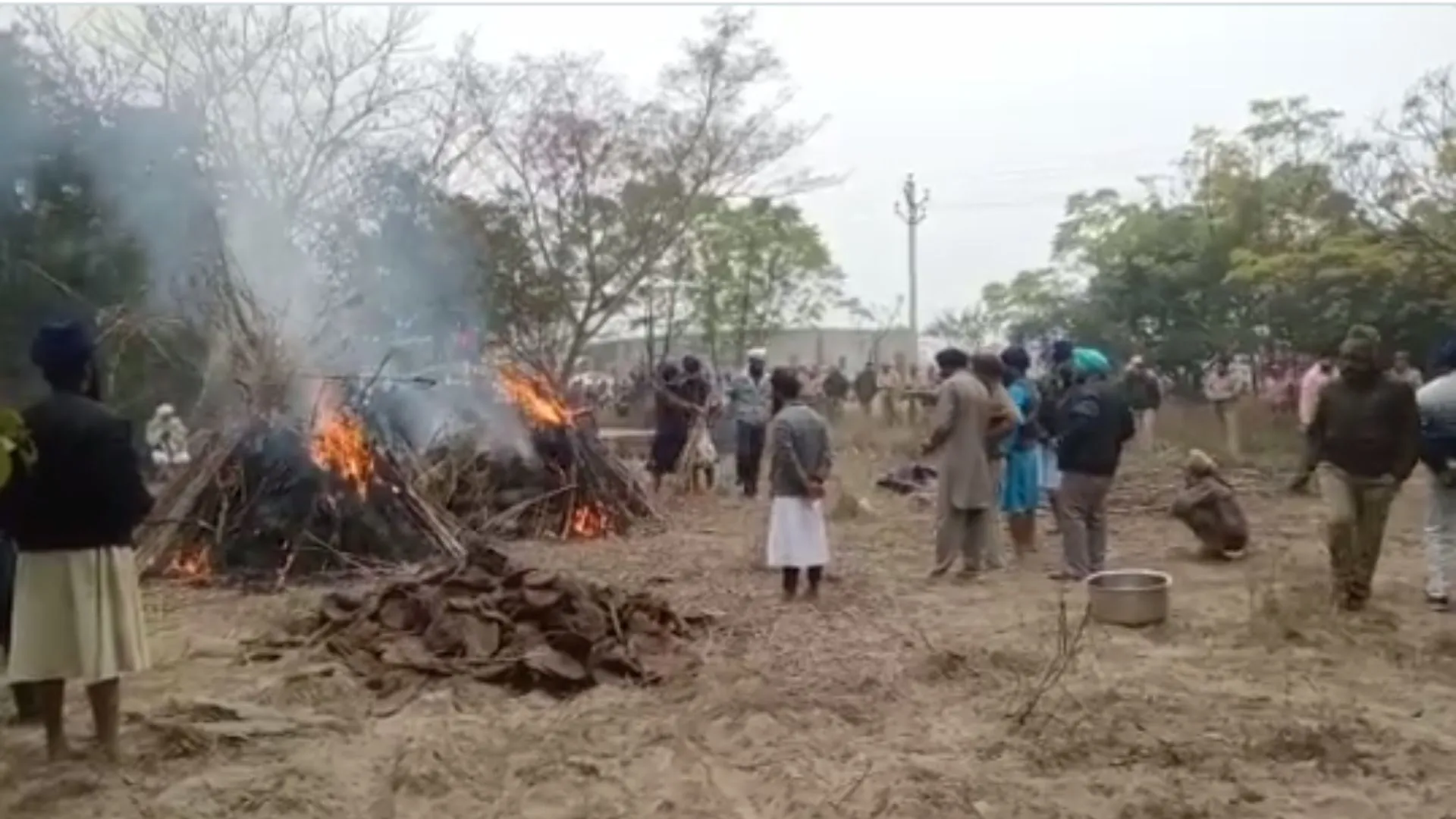 बरेली कटरी ट्रिपल मर्डर केस : कड़ी सुरक्षा के बीच मृतकों का अंतिम संस्कार, नहीं मिली शवों को पंजाब ले जाने की अनुमति 