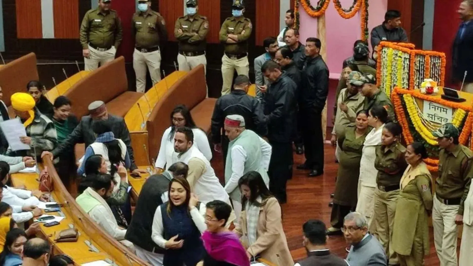 MCD चुनाव : एल्डरमैन की शपथ के दौरान BJP पार्षदों ने लगाए 'जय श्रीराम' के नारे