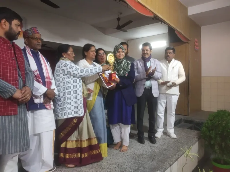 जौनपुर :  पूर्वांचल विश्व विद्यालय की कुलपति ने बच्चों का बढ़ाया उत्साह, कहा परीक्षा परिणाम से घबरायें नहीं