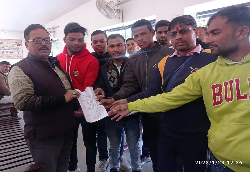 मुरादाबाद : छात्रवृत्ति से वंचित विद्यार्थियों ने समाज कल्याण विभाग में किया प्रदर्शन, दी आंदोलन की चेतावनी 