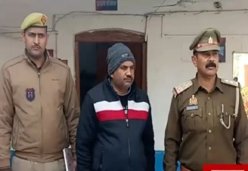 संभल : ट्रेन में महिला यात्री से सामूहिक दुष्कर्म का आरोपी टीटीई गिरफ्तार