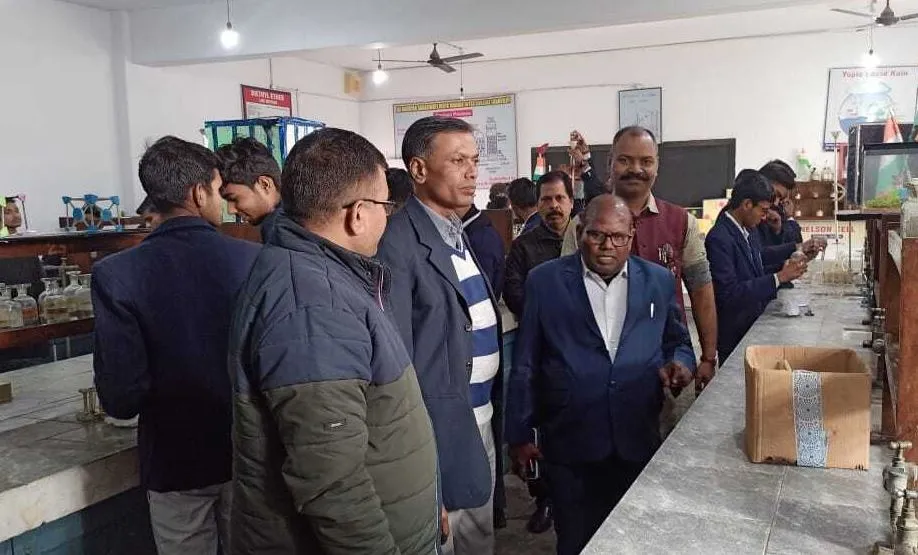बरेली: डीआईओएस ने किया जयनारायण कॉलेज का औचक निरीक्षण, छात्रों को दिए बोर्ड परीक्षा की तैयारी के टिप्स