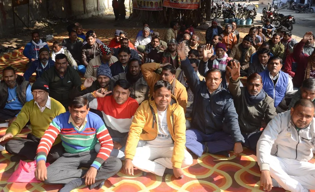 बरेली: बहाली के आश्वासन पर संविदा कर्मचारियों का कार्य बहिष्कार समाप्त