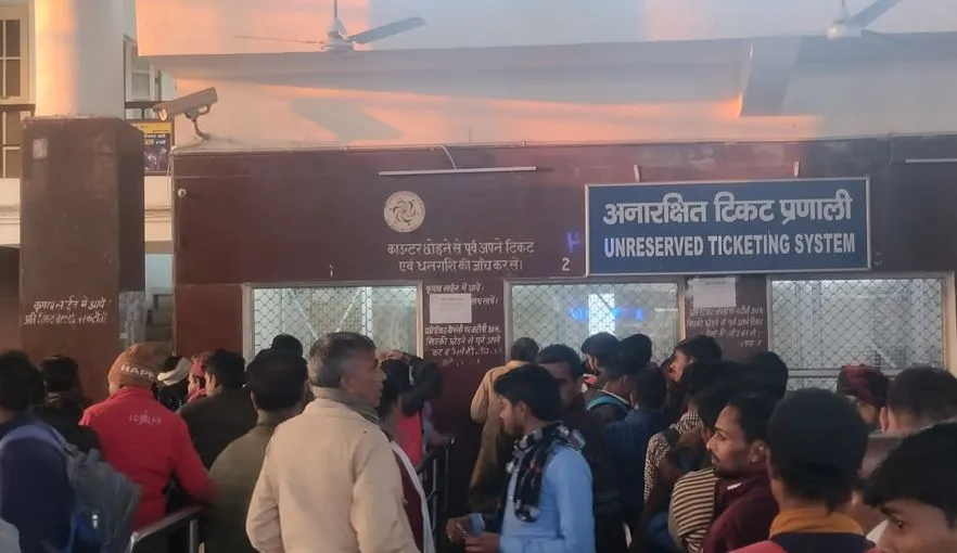 बरेली: सर्वर डाउन होने से जंक्शन पर टिकटों की बिक्री प्रभावित, कई घंटे परेशान होते रहे यात्री