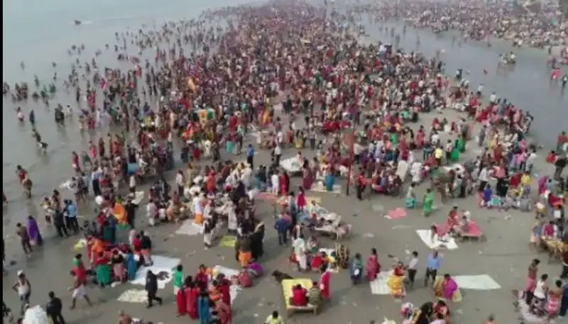 गंगासागर मेले की हुई शुरुआत, उमड़ी लाखों की भीड़