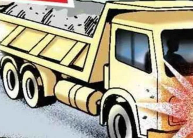 बरेली: सड़क किनारे बैठे दो लोगों की ट्रक से कुचलकर मौत, चालक फरार