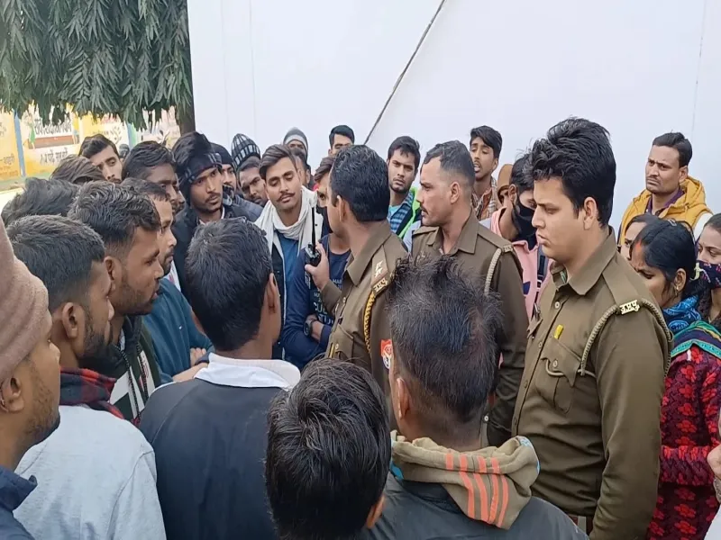  अयोध्या : पीआरडी की भर्ती स्थगित होने पर भड़के अभ्यर्थी, किया हंगामा