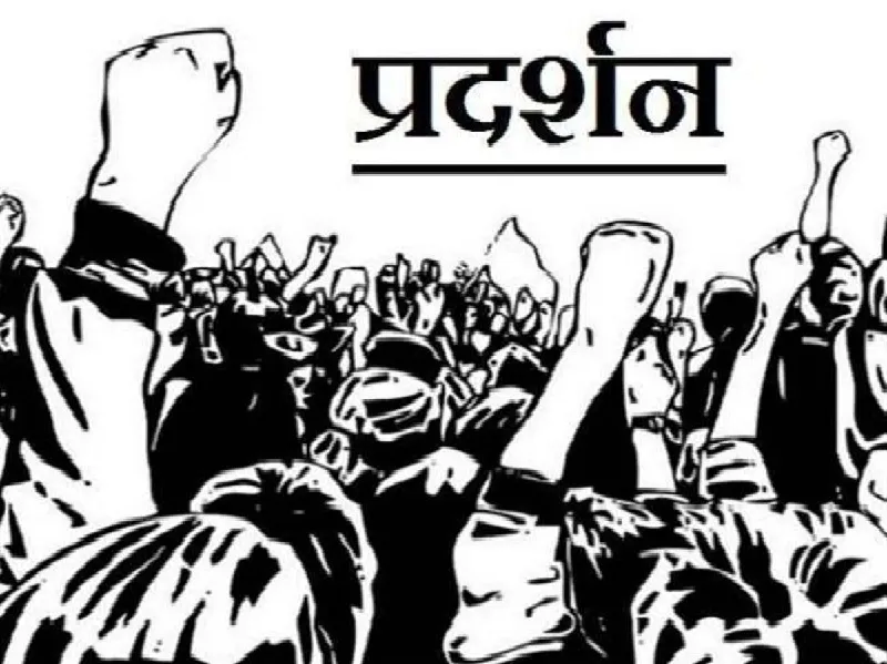 हरदोई : आवारा पशुओं से परेशान किसानों का कलेक्ट्रेट में प्रदर्शन