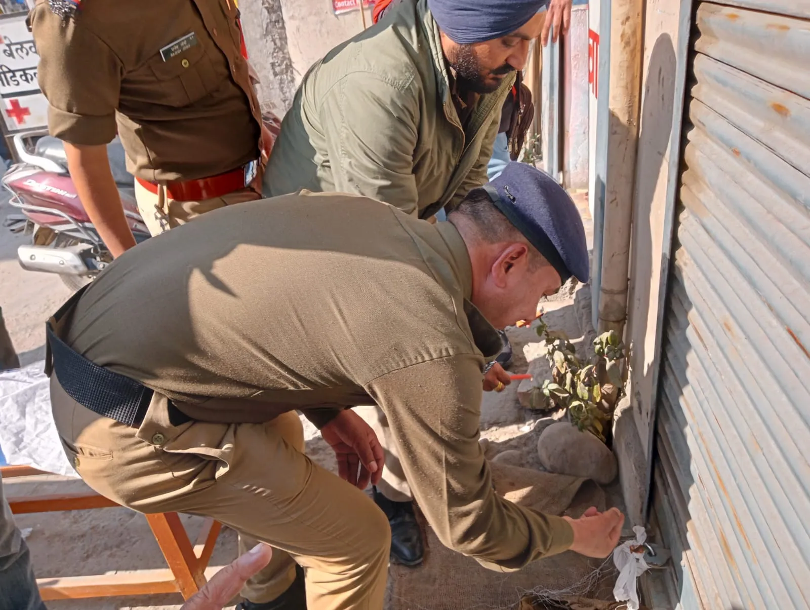 रामनगरः किशोरी की मौत के बाद जागा स्वास्थ्य महकमा, क्लीनिक सील कर लगाया जुर्माना