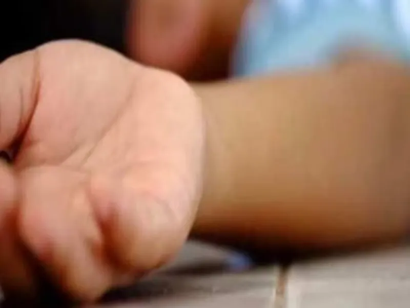 फतेहपुर : नशेड़ी बाप ने फावड़े से काटकर अपने ही बच्चे के कर दिये कई टुकड़े