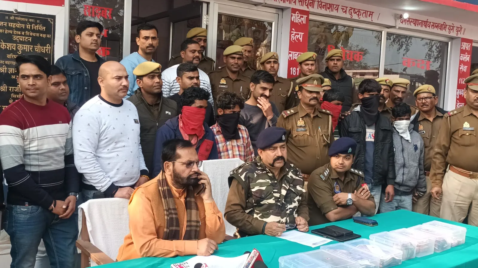 बहराइच : व्यापारी पुत्र से लूट का पुलिस ने किया खुलासा, पांच बदमाश गिरफ्तार